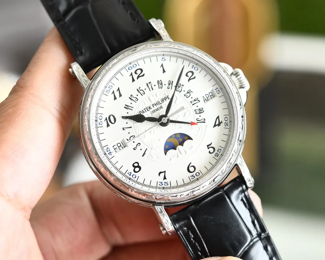 【Top Replica】💰5300! Patek Philippe's classic super complex multi-function 5159 perpetual calendar series watch is elegant! 1⃣️[Wonderful details and advantages] The size of this watch is 38mm. The reasonable size and lug design make it suitable for the public to wear. Whether you have a big wrist or a small wrist, there is no pressure to wear it. Half of it is exposed outside the cuffs when you move. For successful people and business wear, this watch will definitely give you face and confidence. Heart, the feeling of getting started is the comfortable wearing feeling and the weight of a small gold watch. You can all realize that owning it is the real winner in life. This watch is worth [applause][strong][strong][strong][666] 1. Case polishing: In order to pursue the effect of genuine warm and jade-like, PPF watchmakers polish it carefully and work slowly to produce fine work. 2. The connection mechanism between the stamped cover and the shell has a crisp feel that is comparable to the genuine product, and the stamped back cover improves the waterproof performance. 3. The scales and hands are treated with the latest precious metal plating process, and the effect is even better. 4. "Pot lid type" slightly convex sapphire watch mirror, the shape is consistent with the original product, the effect is transparent, and the time can be clearly distinguished. 5. The precious metal stamp is three-dimensional and standard, clear and vivid! 2⃣️【Leading the era of all-in-one computers】Using a customized version of Cal.324 all-in-one computer - thinner, more stable, and more like. The most important thing is that the degree of simulation has skyrocketed. 3⃣️【Strap】Classic Italian calfskin strap with clear texture and good texture. Paired with the top Patek Philippe lantern clasp on the market, it is universal and original without any pressure. Let it have more design elements of formal Patek Philippe [strong][666][666][666]! PPF. Factory is elegant and enduring, timeless classic, low-key and perfect, a gentleman in the watch! Welcome for your tasting! Each watch is delivered with a dedicated adjustment needle, in order to make the majority of watch lovers trust that this high-end product is worth owning🔥